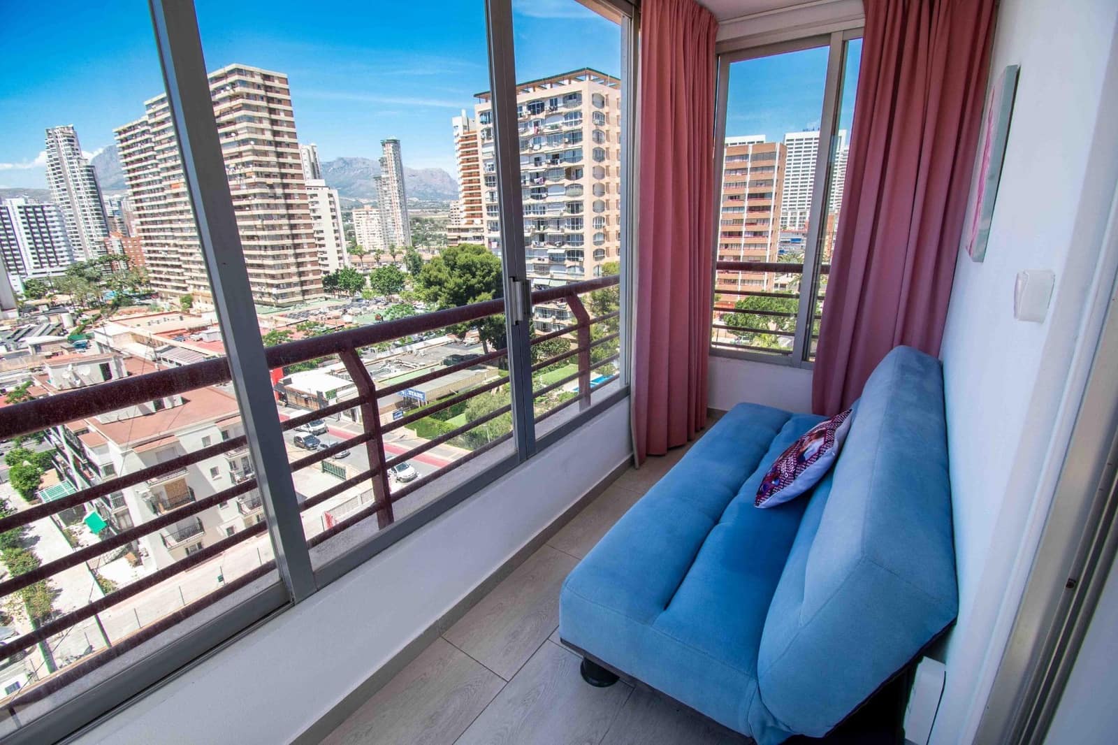 1 Zimmer Apartment zu verkaufen in Benidorm mit Pool - 223.000 € (Ref: 9859928)