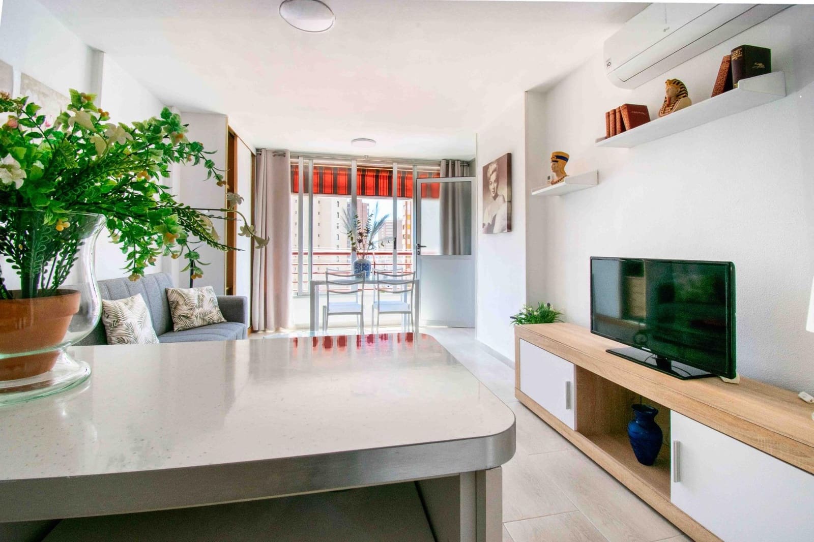 1 Zimmer Apartment zu verkaufen in Benidorm mit Pool - 223.000 € (Ref: 9859929)