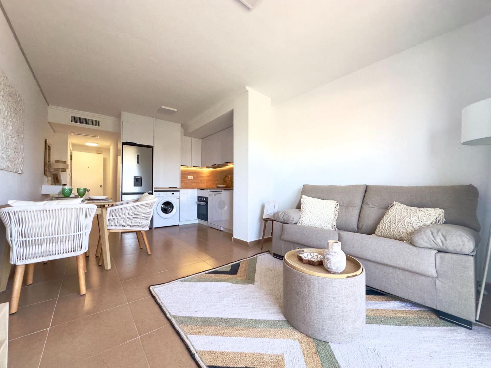Apartamento de 2 habitaciones en Torrevieja en venta - 194.700 € (Ref: 9860705)