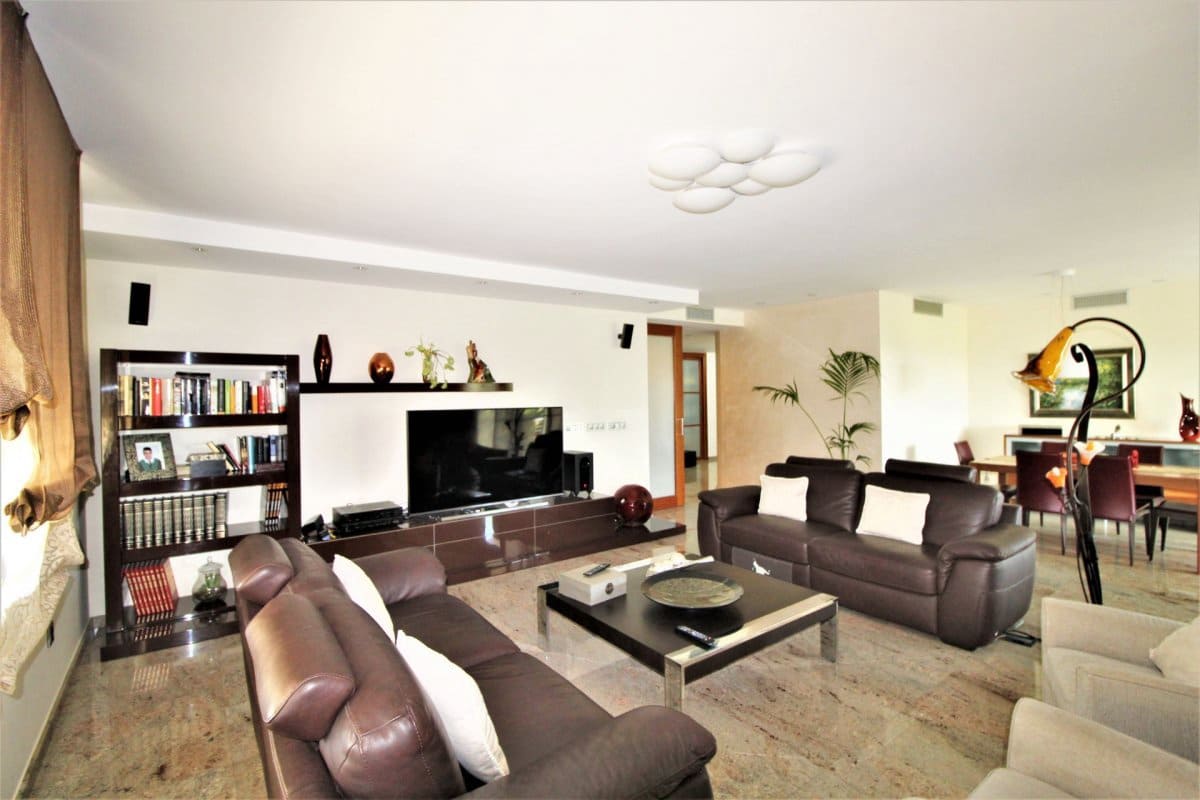 5 soverom Villa til salgs i Murcia by med svømmebasseng garasje - € 899 000 (Ref: 9860739)