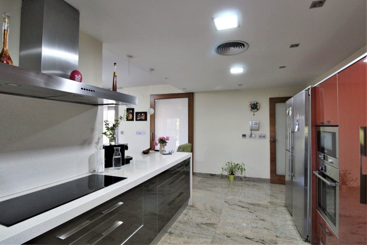 5 soverom Villa til salgs i Murcia by med svømmebasseng garasje - € 899 000 (Ref: 9860739)