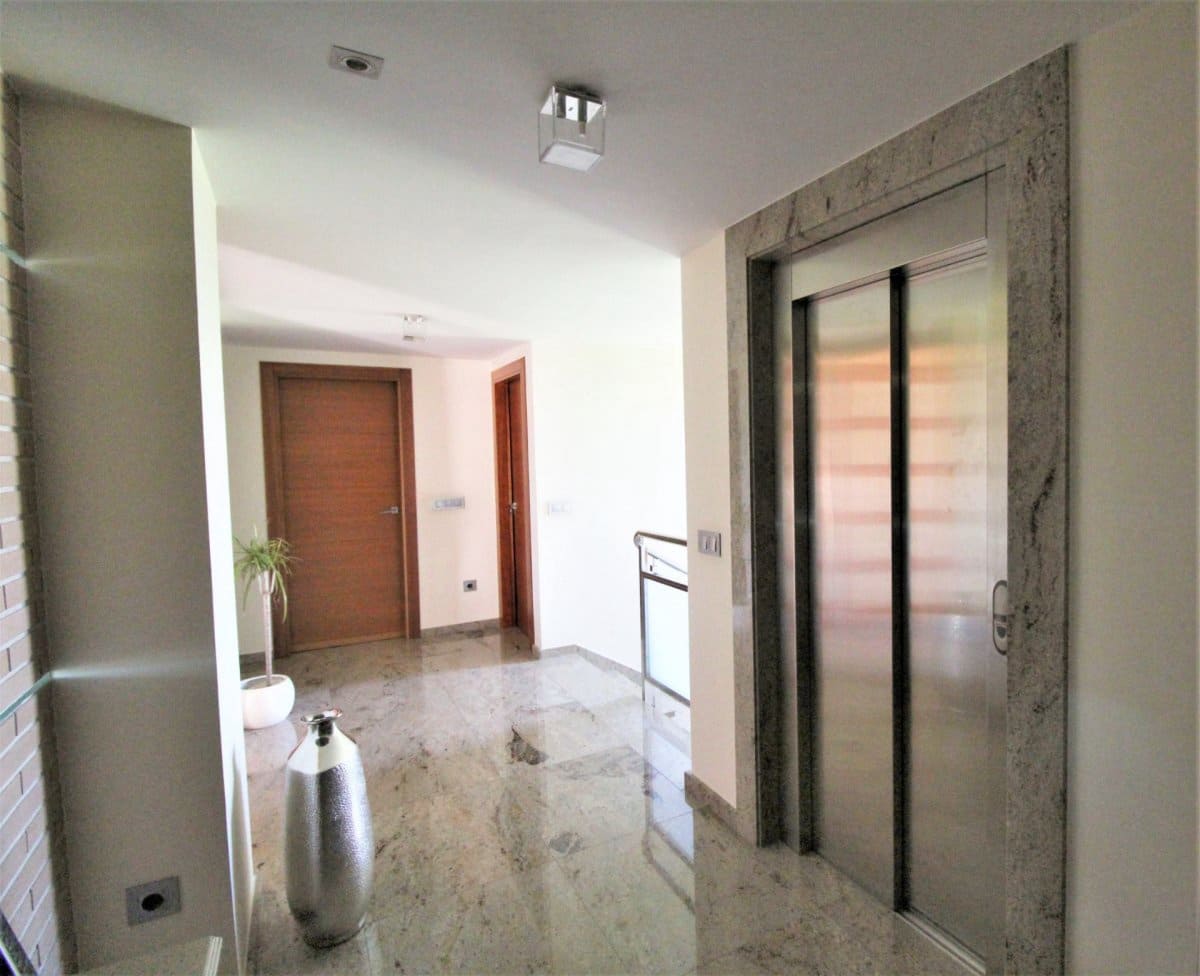 5 soverom Villa til salgs i Murcia by med svømmebasseng garasje - € 899 000 (Ref: 9860739)