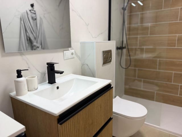 1 slaapkamer Appartement te koop in Avenida Habaneras - Curva de Palangre, Torrevieja met garage - € 135.000 (Ref: 9860888)