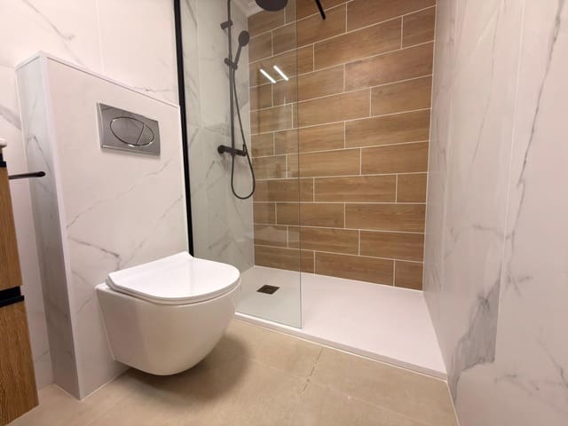 1 slaapkamer Appartement te koop in Avenida Habaneras - Curva de Palangre, Torrevieja met garage - € 135.000 (Ref: 9860888)