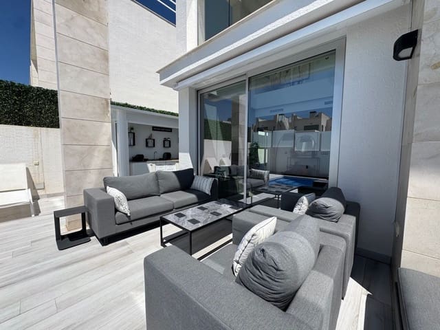 4 soveværelse Villa til salg i Dehesa de Campoamor, Orihuela med swimmingpool - € 619.995 (Ref: 9862108)