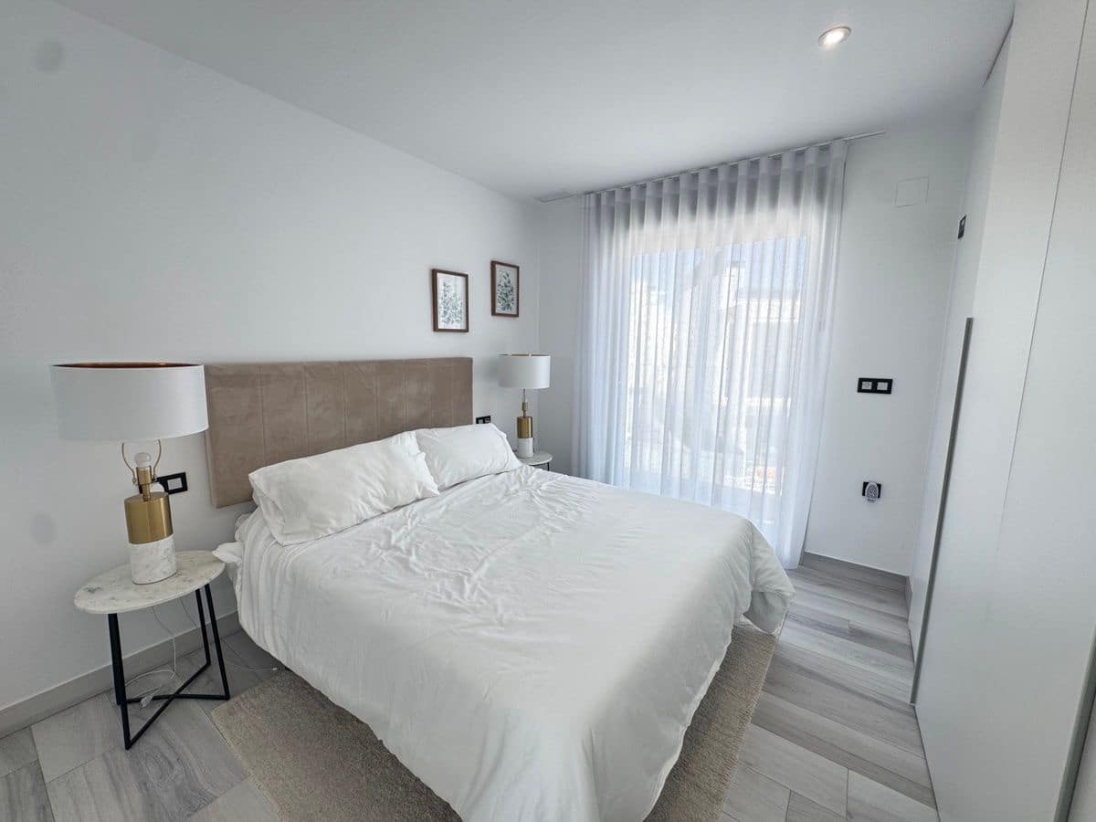 4 soveværelse Villa til salg i Dehesa de Campoamor med swimmingpool - € 619.995 (Ref: 9862108)