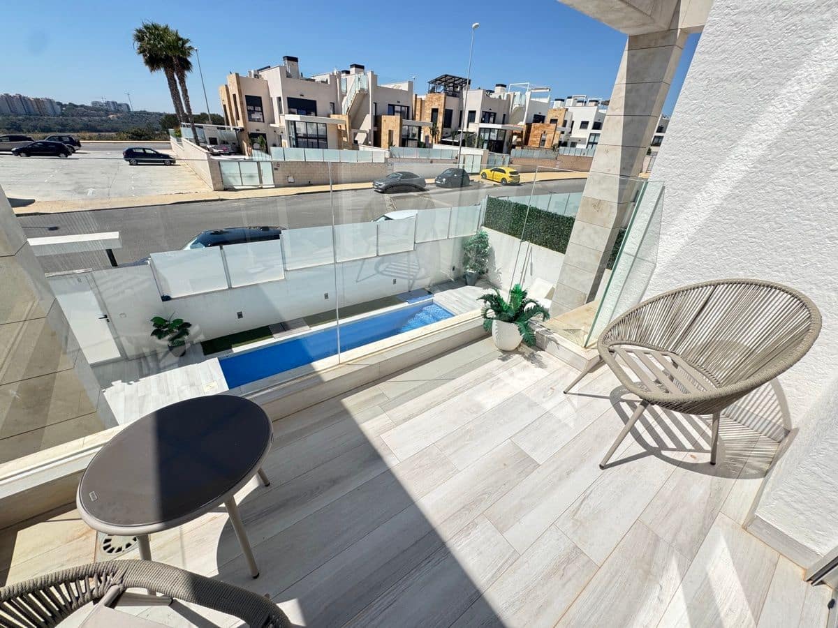 4 soveværelse Villa til salg i Dehesa de Campoamor med swimmingpool - € 619.995 (Ref: 9862108)