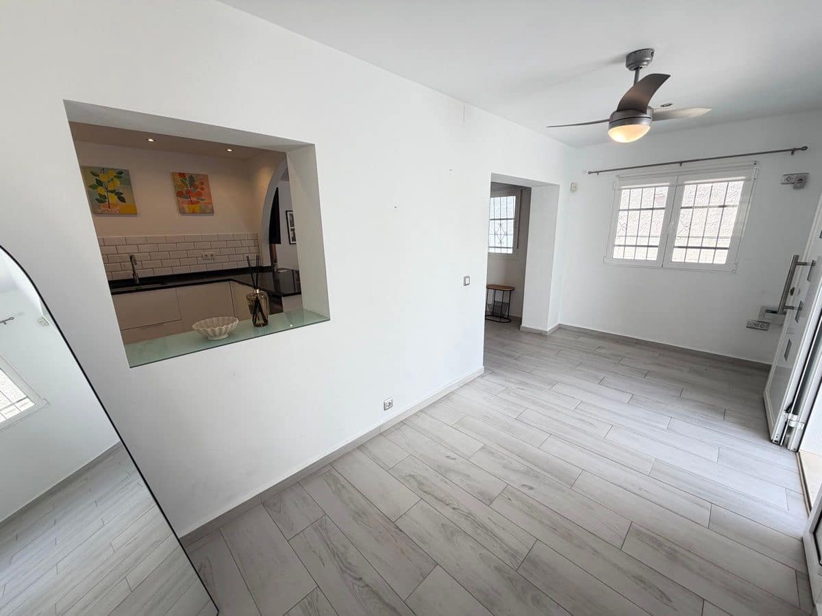 2 soveværelse Villa til salg i Villamartin med swimmingpool - € 249.000 (Ref: 9862109)