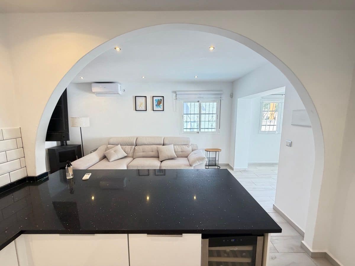 2 soveværelse Villa til salg i Villamartin med swimmingpool - € 249.000 (Ref: 9862109)