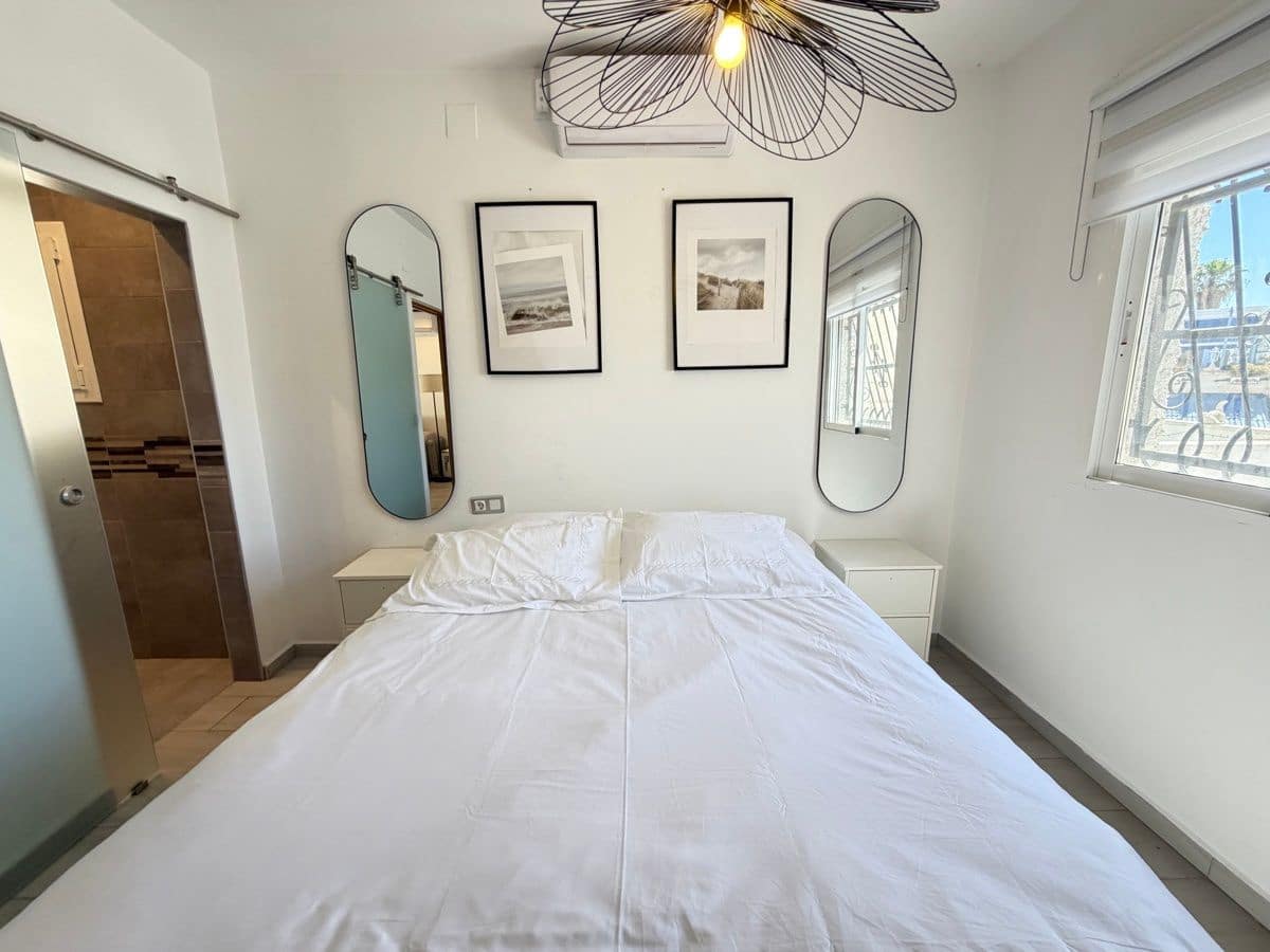 2 soveværelse Villa til salg i Villamartin med swimmingpool - € 249.000 (Ref: 9862109)