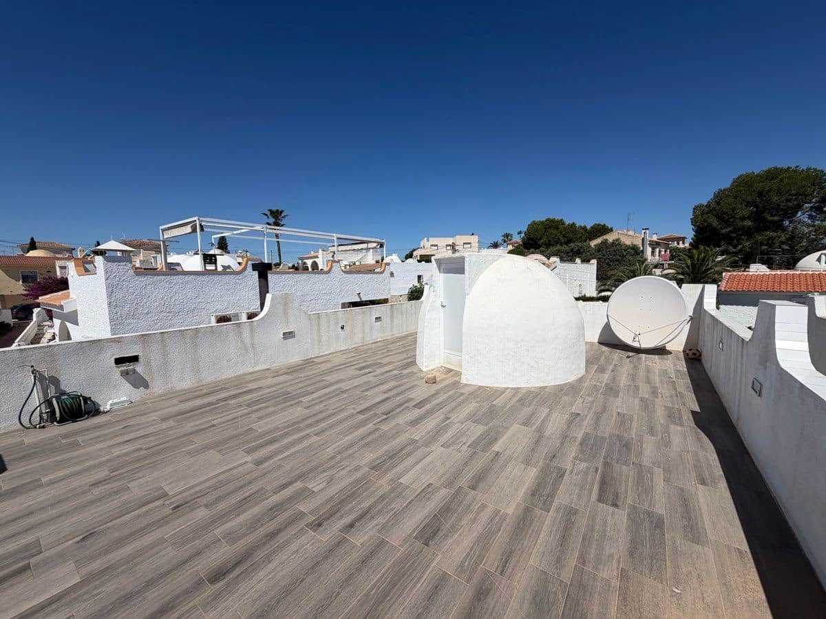 2 soveværelse Villa til salg i Villamartin med swimmingpool - € 249.000 (Ref: 9862109)
