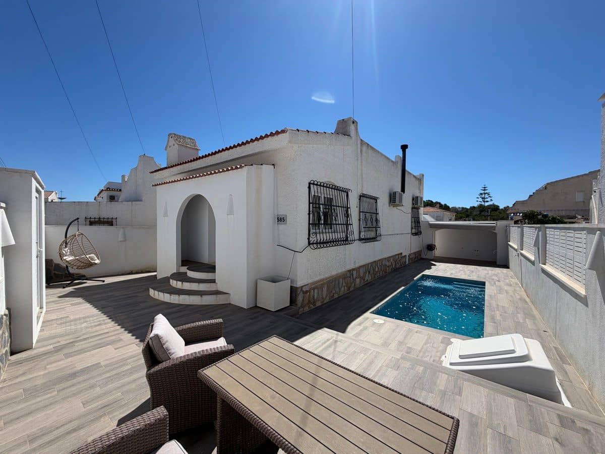 2 soveværelse Villa til salg i Villamartin med swimmingpool - € 249.000 (Ref: 9862109)