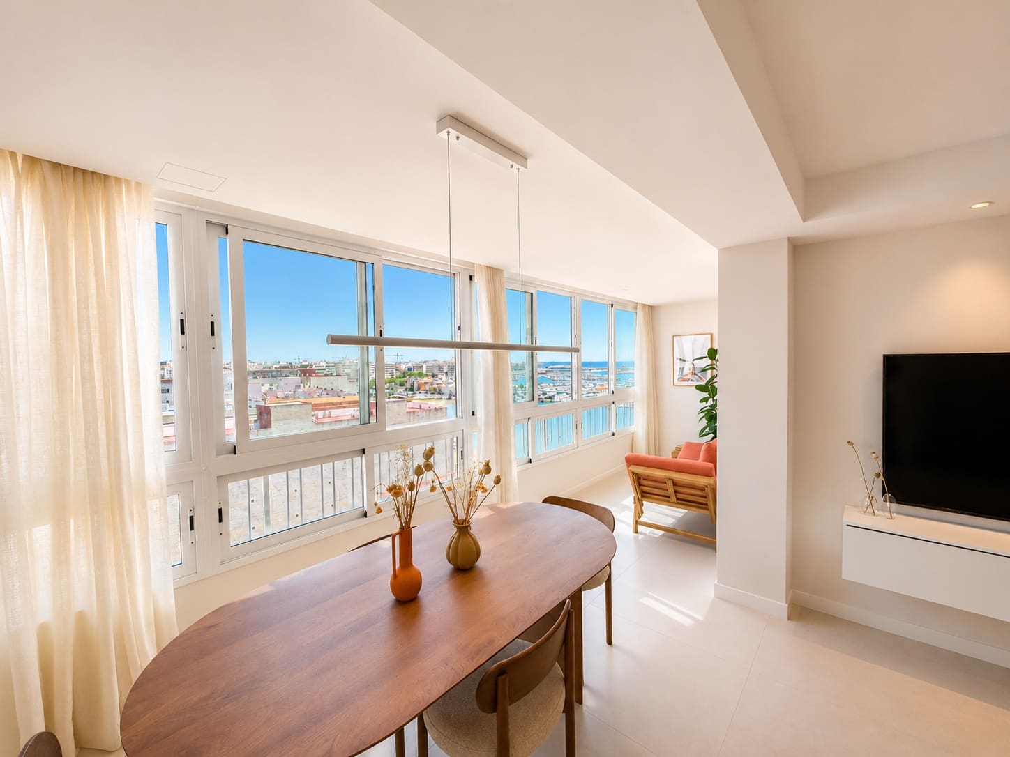 3 bedroom Apartment for rent in Torrevieja with pool - € 1,800 (Ref: 9863697)