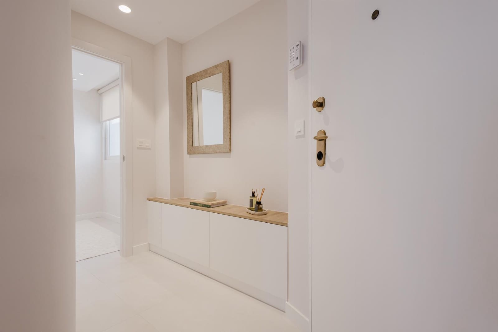 3 bedroom Apartment for rent in Torrevieja with pool - € 1,800 (Ref: 9863697)
