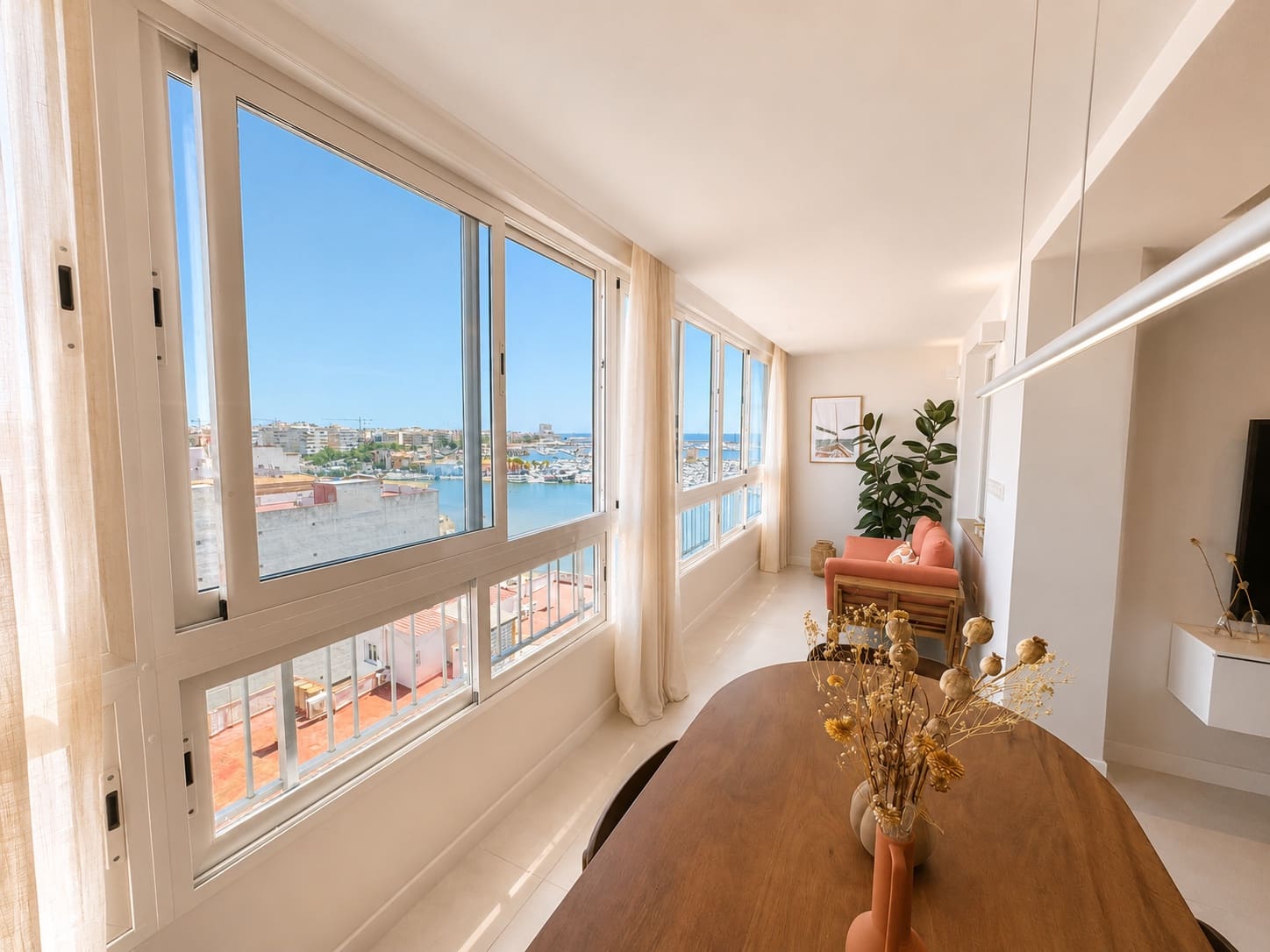 3 bedroom Apartment for rent in Torrevieja with pool - € 1,800 (Ref: 9863697)