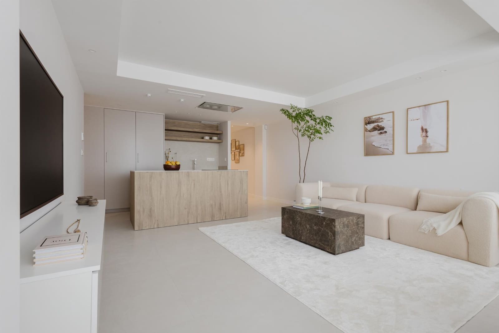 3 bedroom Apartment for rent in Torrevieja with pool - € 1,800 (Ref: 9863697)