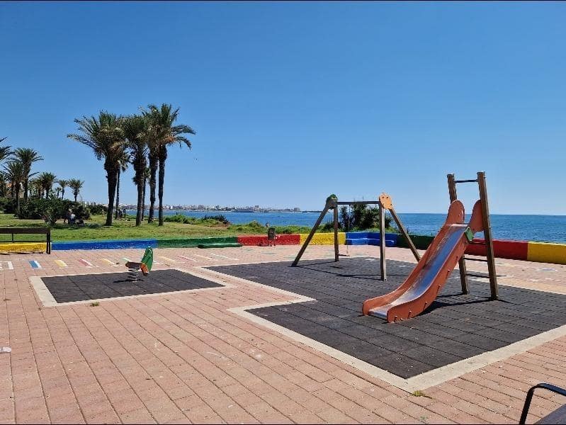2 quarto Penthouse para venda em Torrevieja com piscina - 258 150 € (Ref: 9865981)