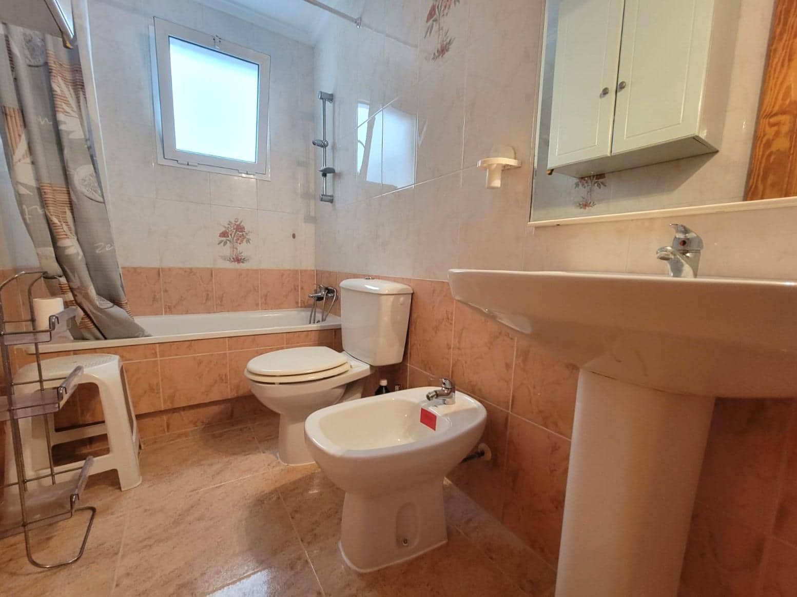 Apartamento de 2 habitaciones en Torrevieja en venta con piscina - 144.228 € (Ref: 9865984)