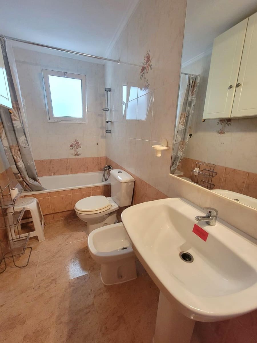 Apartamento de 2 habitaciones en Torrevieja en venta con piscina - 144.228 € (Ref: 9865984)