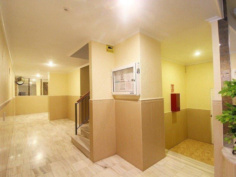 Apartamento de 2 habitaciones en Torrevieja en venta con piscina - 144.228 € (Ref: 9865984)