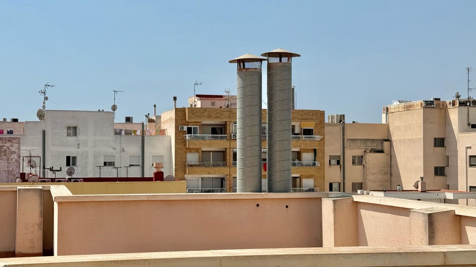 Kommersiell til salgs i Torrevieja - € 295 000 (Ref: 9865988)