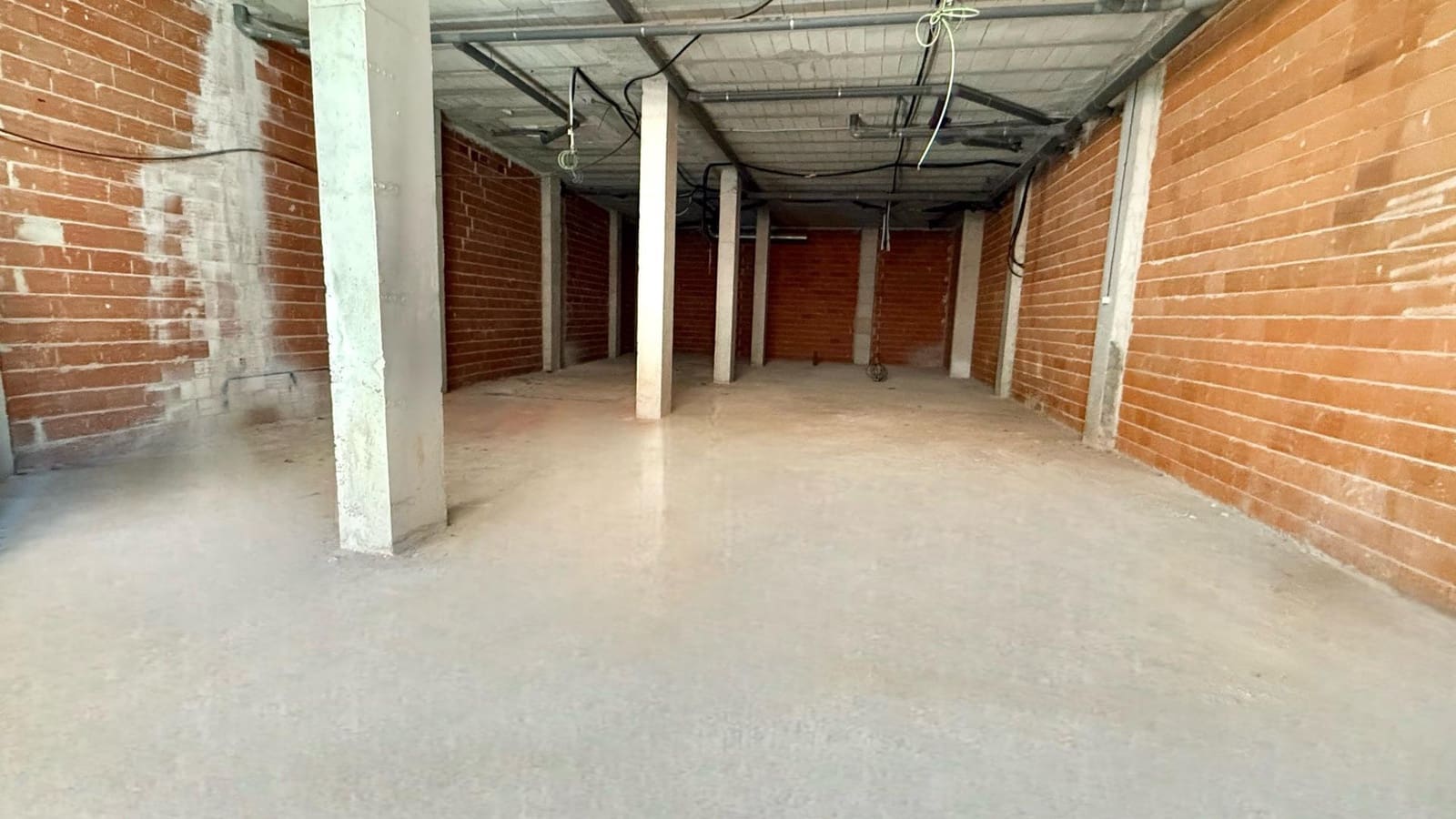 Kommersiell til salgs i Torrevieja - € 295 000 (Ref: 9865988)