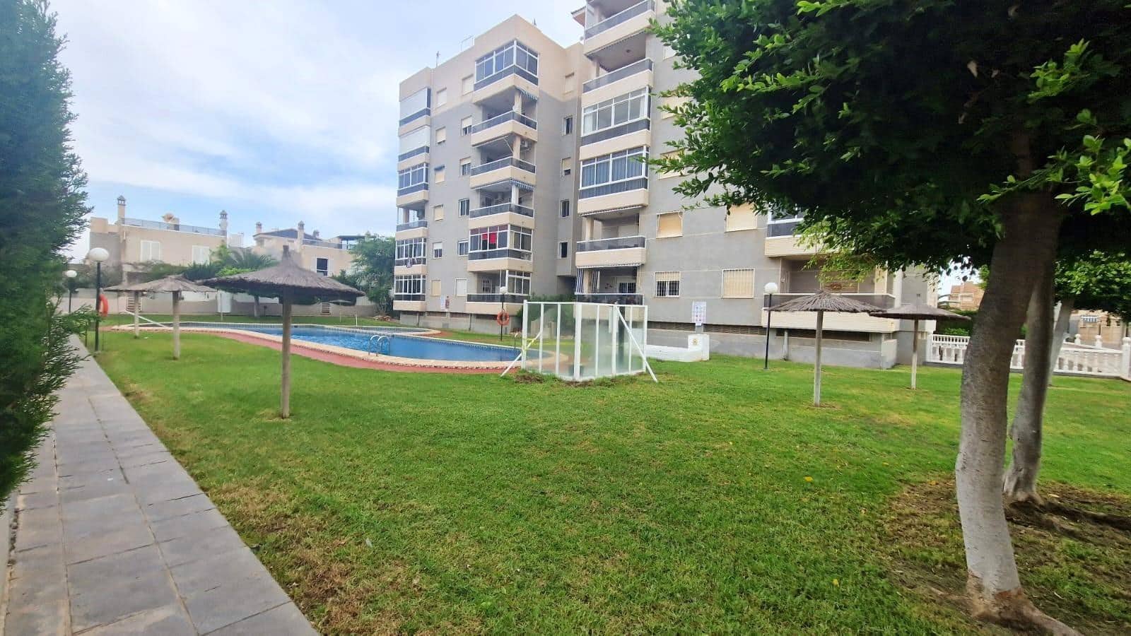 2 bedroom Townhouse for sale in Torrevieja with pool - € 210,000 (Ref: 9865993)