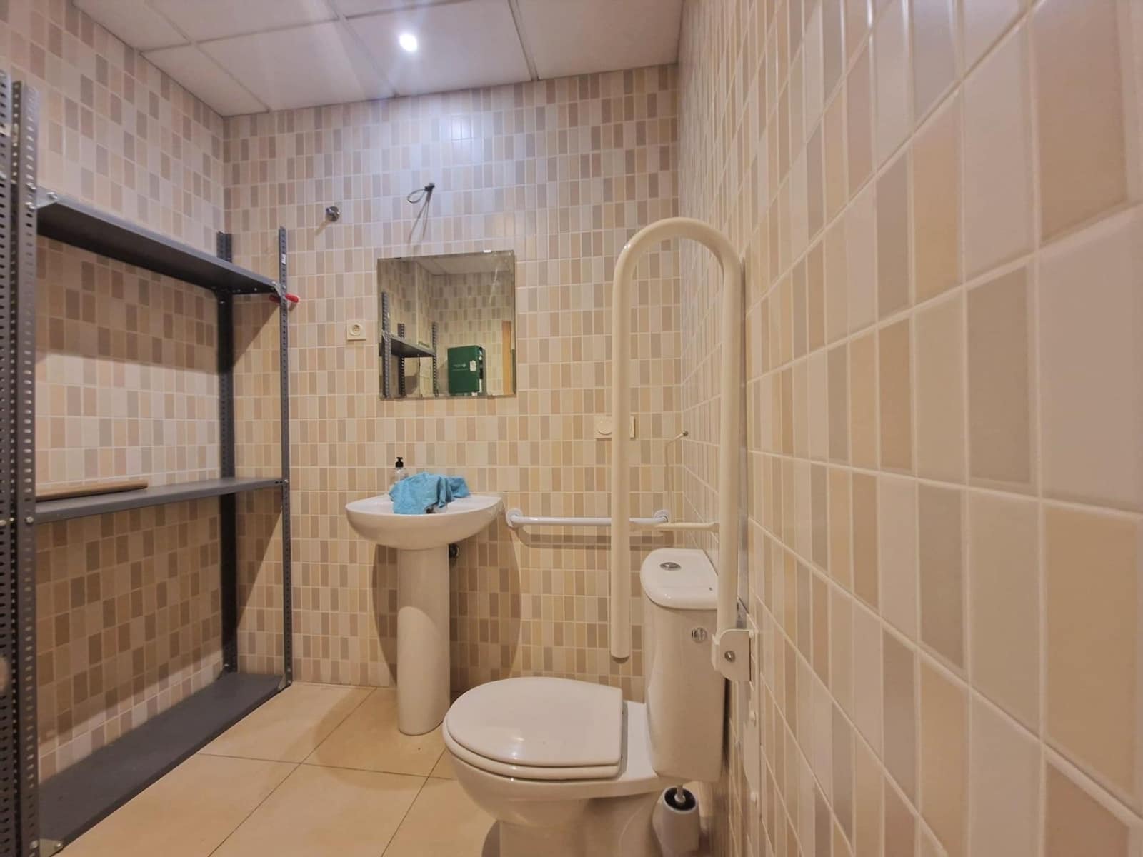 Kommersiell til salgs i Guardamar del Segura - € 275 000 (Ref: 9865994)