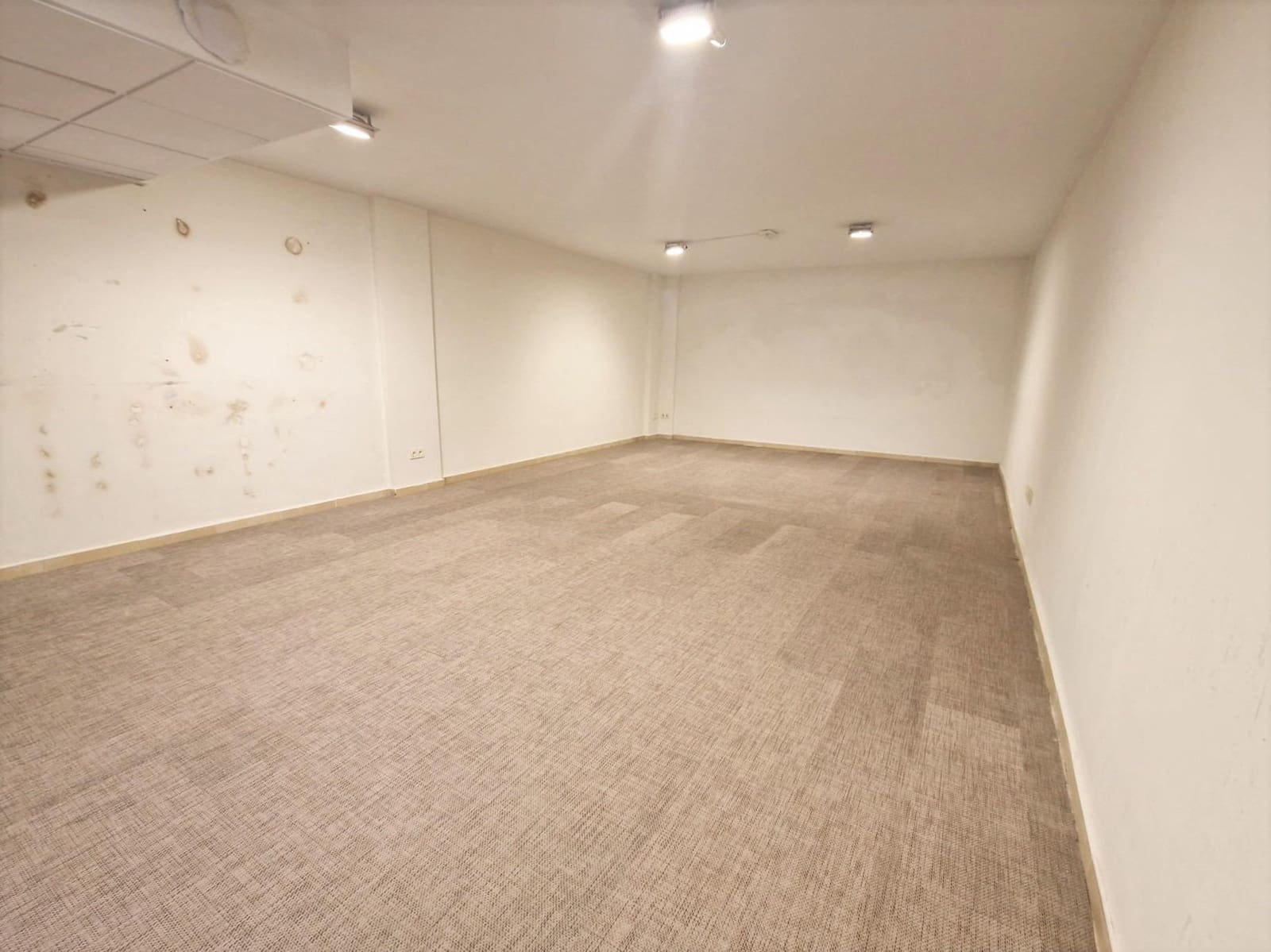 Kommersiell til salgs i Guardamar del Segura - € 275 000 (Ref: 9865994)