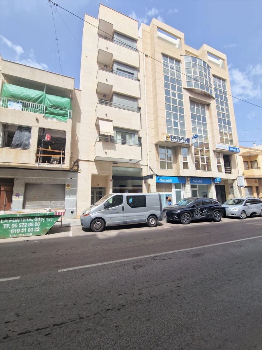 Kommersiell til salgs i Guardamar del Segura - € 275 000 (Ref: 9865994)