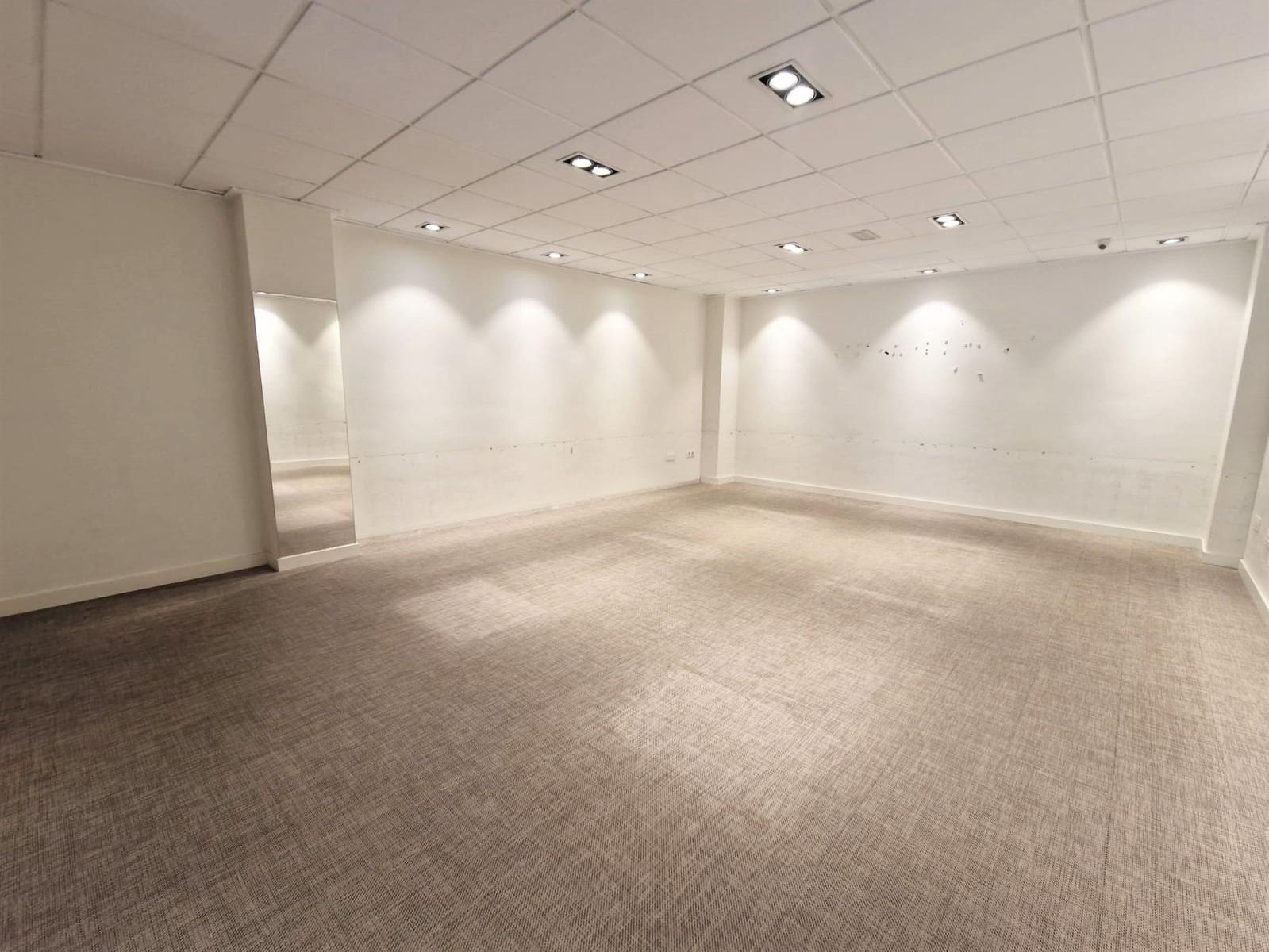Kommersiell til salgs i Guardamar del Segura - € 275 000 (Ref: 9865994)