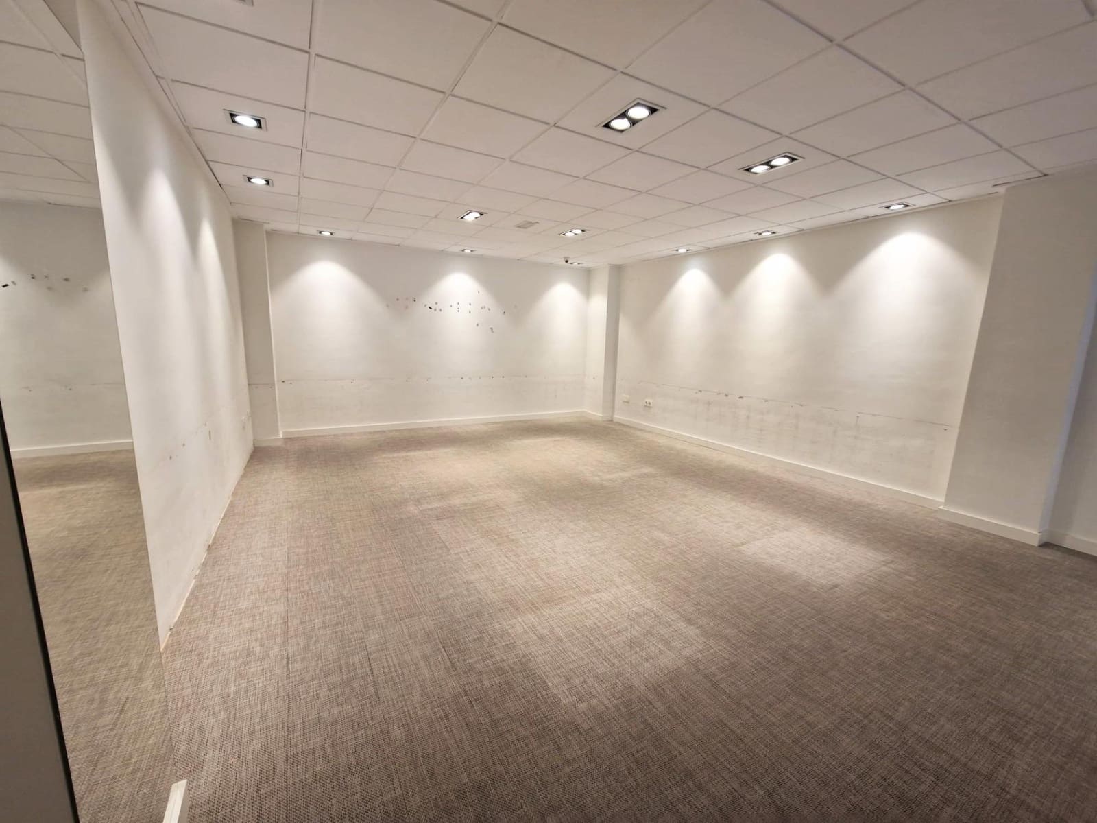Kommersiell til salgs i Guardamar del Segura - € 275 000 (Ref: 9865994)