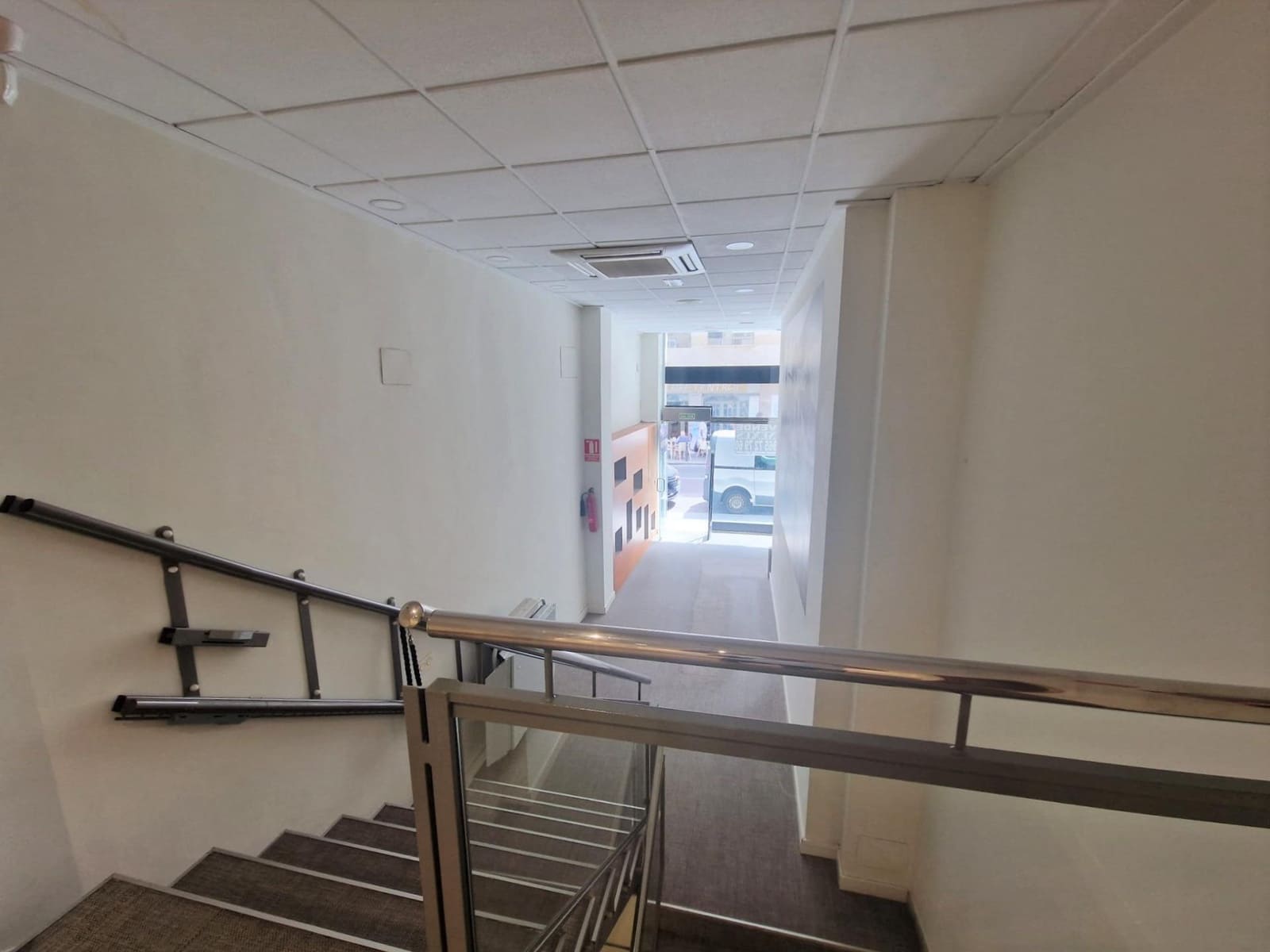 Kommersiell til salgs i Guardamar del Segura - € 275 000 (Ref: 9865994)