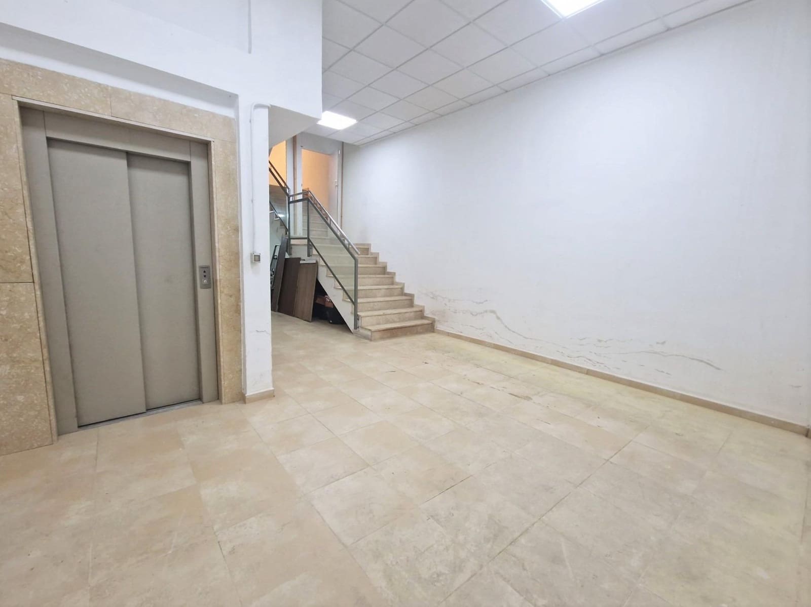 Kommersiell til salgs i Guardamar del Segura - € 275 000 (Ref: 9865994)