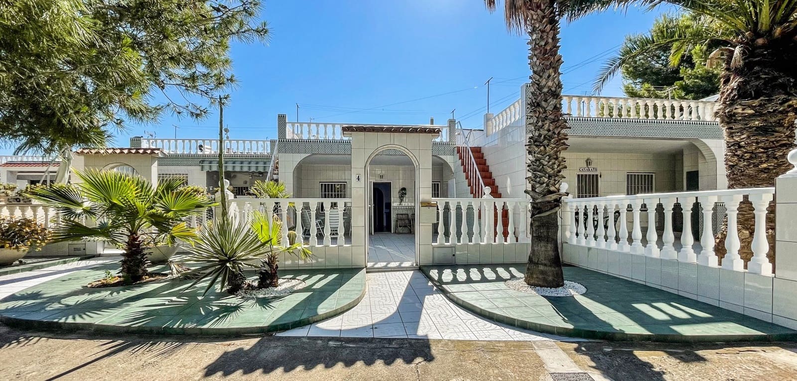 2 makuuhuone Omakotitalo myytävänä paikassa Torrevieja mukana 
autotalli - 139 900 € (Ref: 9866648)