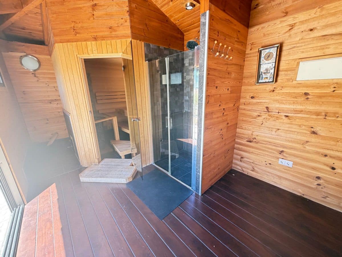 4 soveværelse Villa til salg i Torrevieja med swimmingpool - € 490.000 (Ref: 9866650)