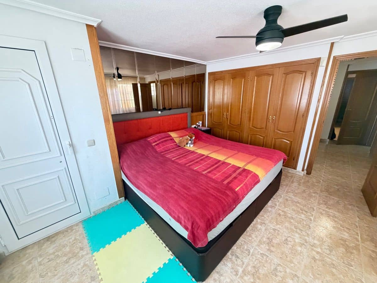 4 soveværelse Villa til salg i Torrevieja med swimmingpool - € 490.000 (Ref: 9866650)