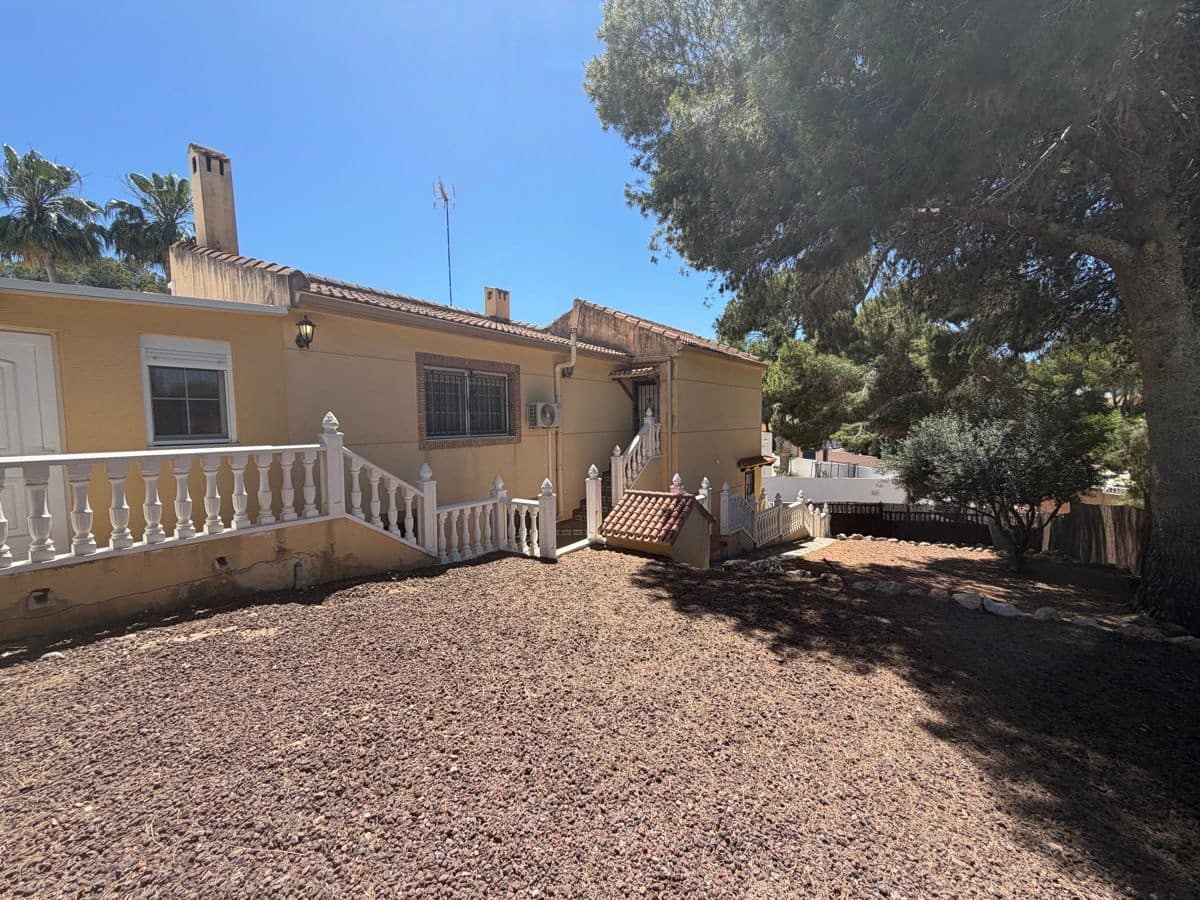 4 soveværelse Villa til salg i Torrevieja med swimmingpool - € 490.000 (Ref: 9866650)