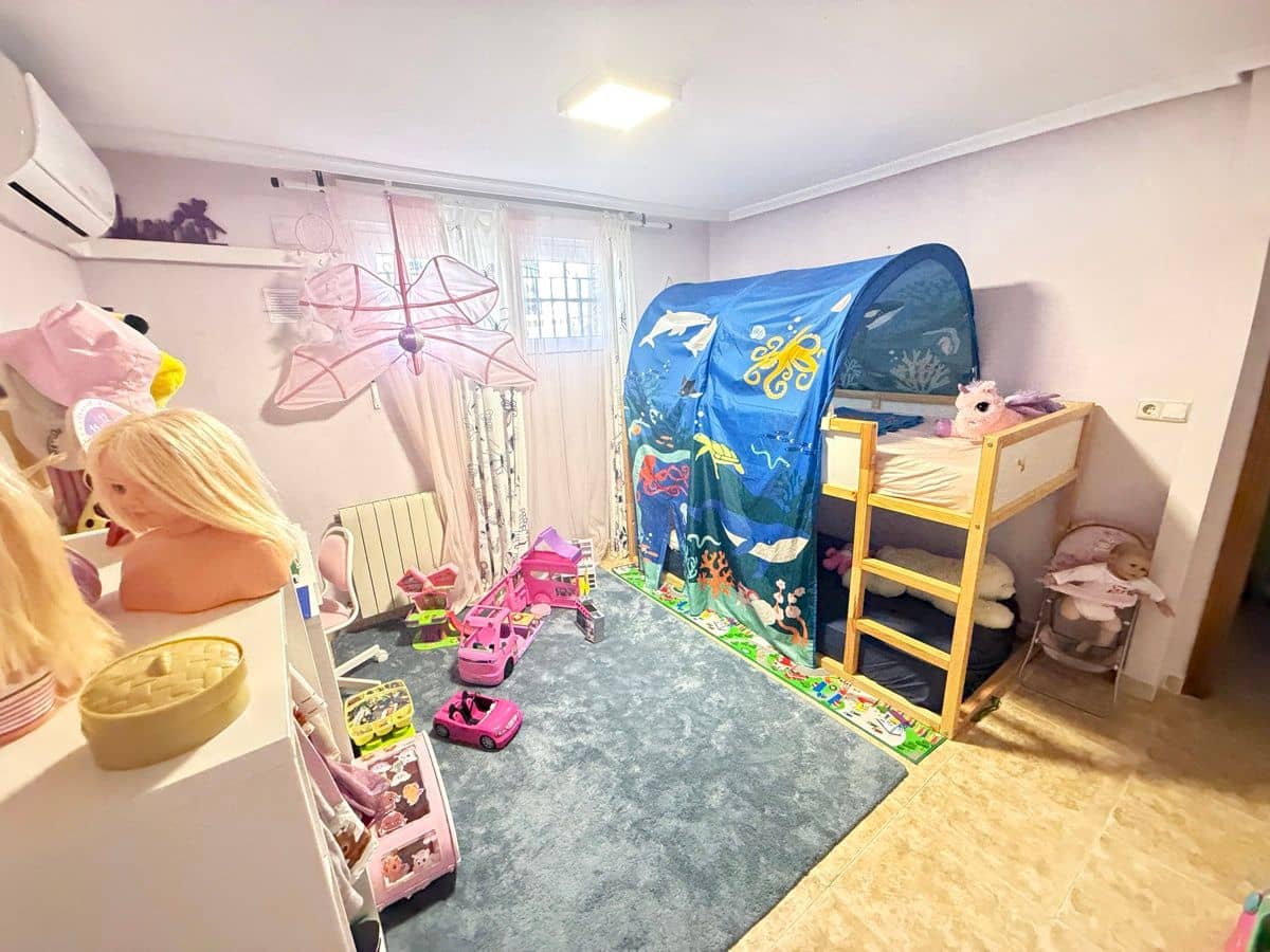 4 soveværelse Villa til salg i Torrevieja med swimmingpool - € 490.000 (Ref: 9866650)