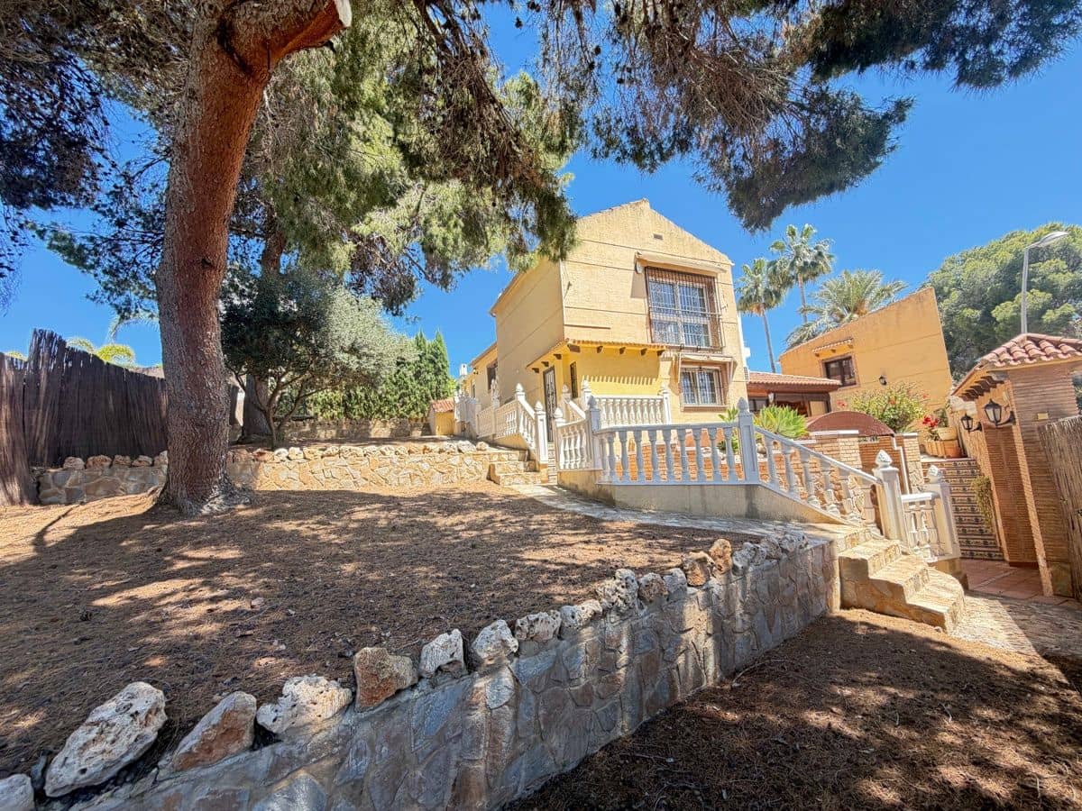 4 soveværelse Villa til salg i Torrevieja med swimmingpool - € 490.000 (Ref: 9866650)