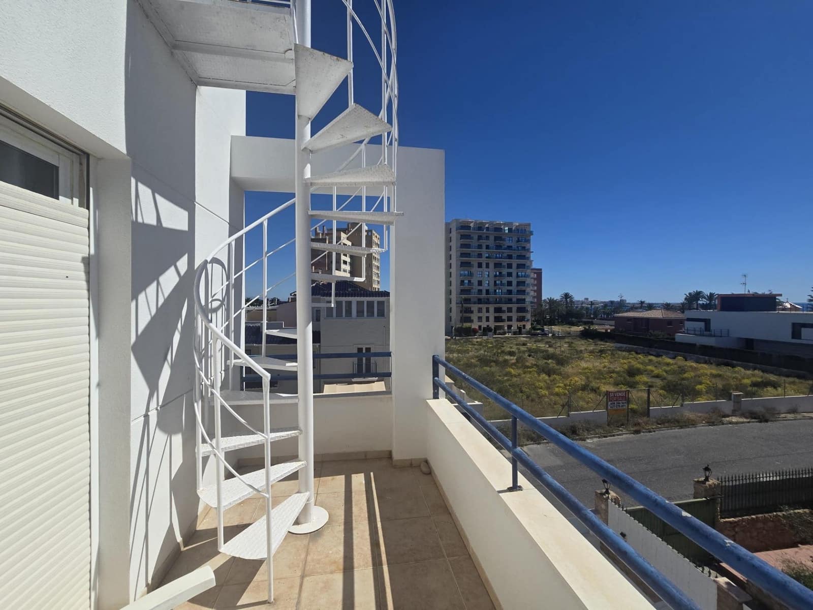 3 makuuhuone Kattohuoneisto myytävänä paikassa Torrevieja mukana uima-altaan - 295 000 € (Ref: 9869495)