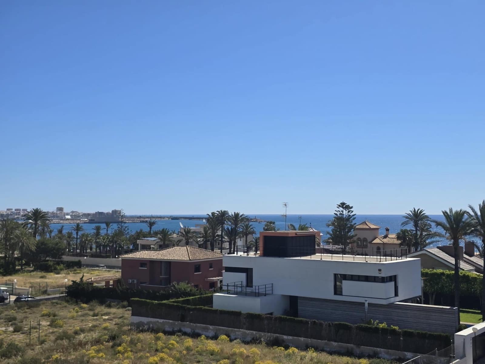 3 makuuhuone Kattohuoneisto myytävänä paikassa Torrevieja mukana uima-altaan - 295 000 € (Ref: 9869495)