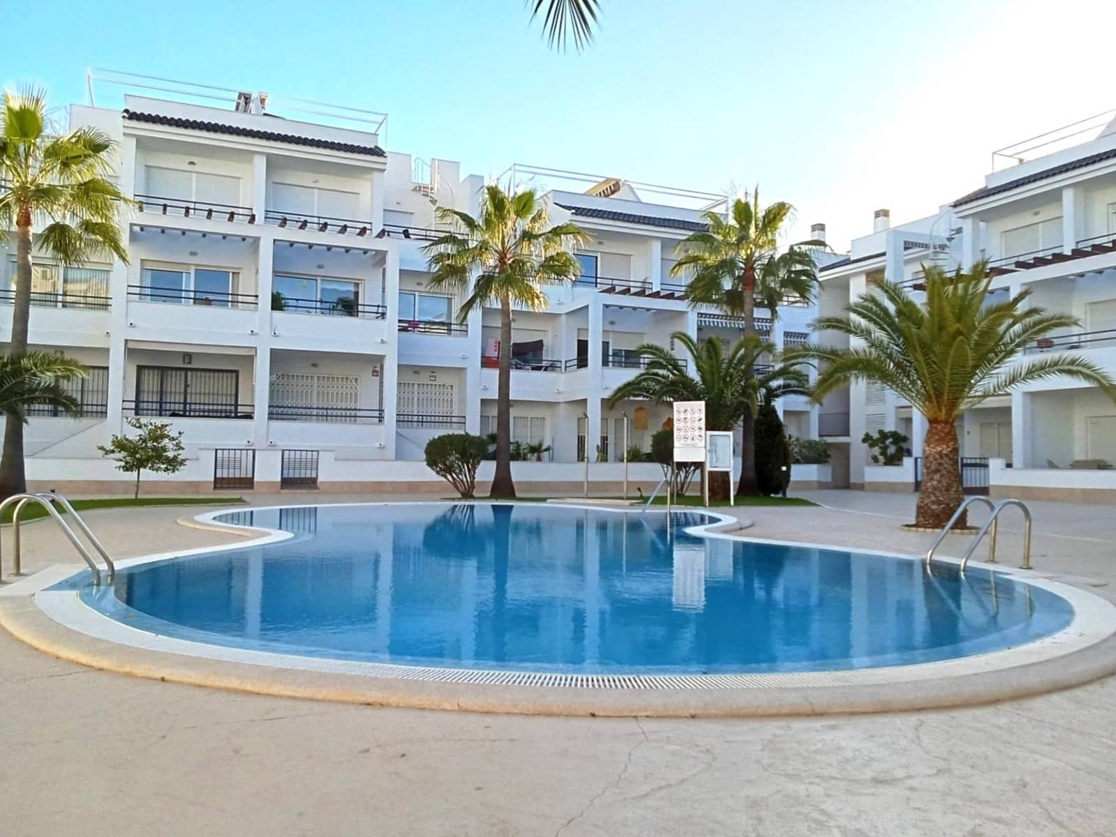 3 makuuhuone Kattohuoneisto myytävänä paikassa Torrevieja mukana uima-altaan - 295 000 € (Ref: 9869495)