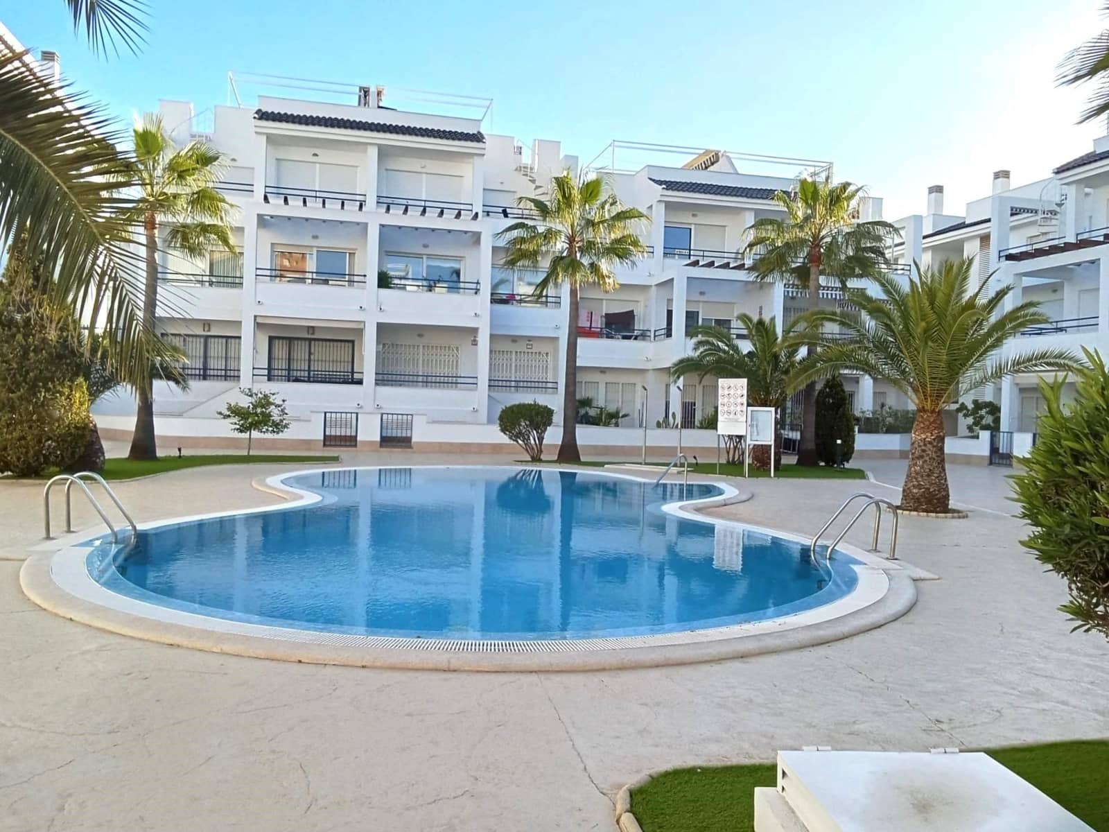 3 makuuhuone Kattohuoneisto myytävänä paikassa Torrevieja mukana uima-altaan - 295 000 € (Ref: 9869495)