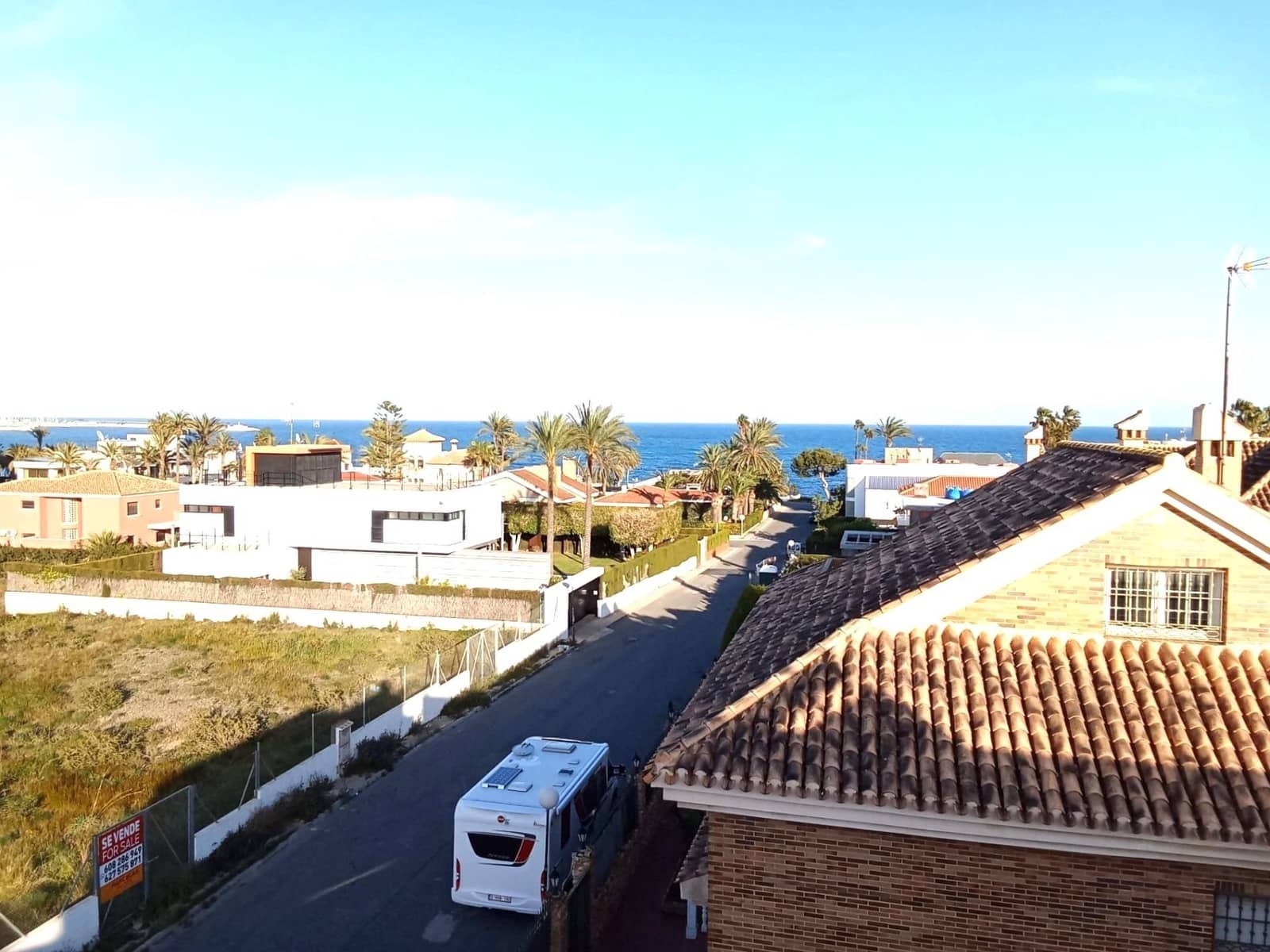 3 makuuhuone Kattohuoneisto myytävänä paikassa Torrevieja mukana uima-altaan - 295 000 € (Ref: 9869495)