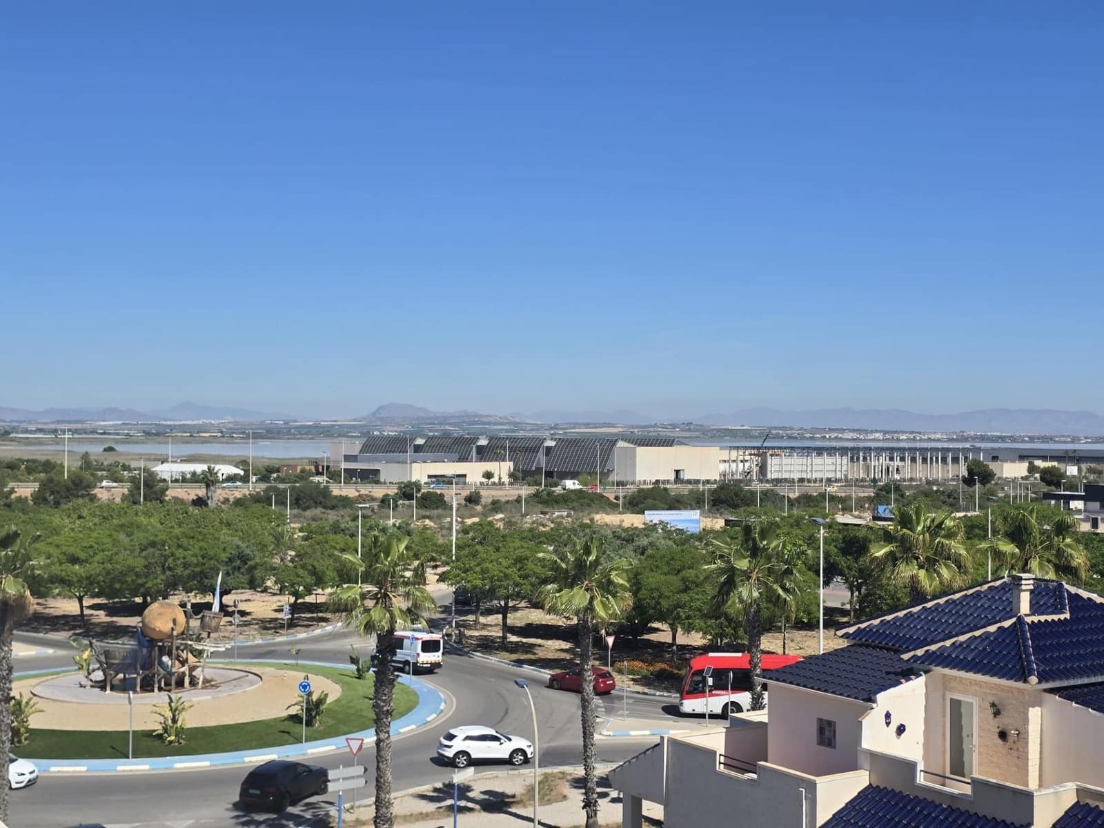 3 makuuhuone Kattohuoneisto myytävänä paikassa Torrevieja mukana uima-altaan - 295 000 € (Ref: 9869495)