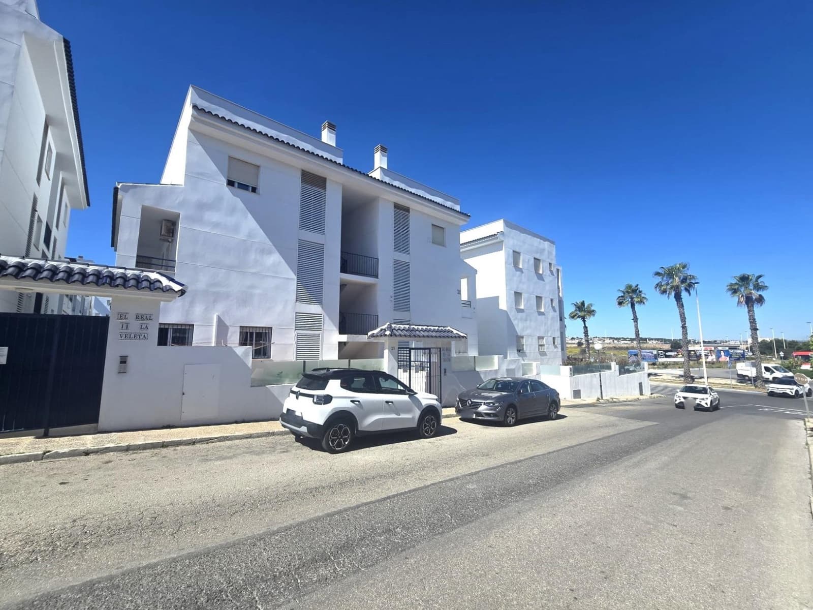 3 makuuhuone Kattohuoneisto myytävänä paikassa Torrevieja mukana uima-altaan - 295 000 € (Ref: 9869495)