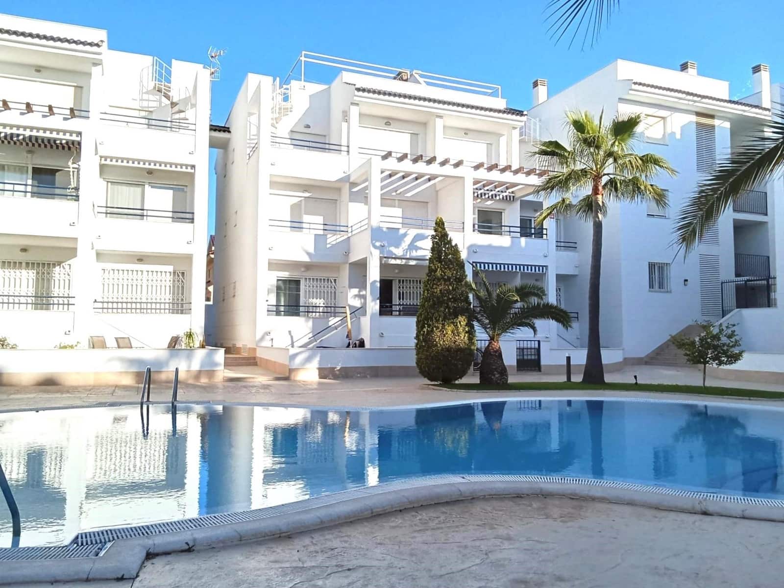 3 makuuhuone Kattohuoneisto myytävänä paikassa Torrevieja mukana uima-altaan - 295 000 € (Ref: 9869495)