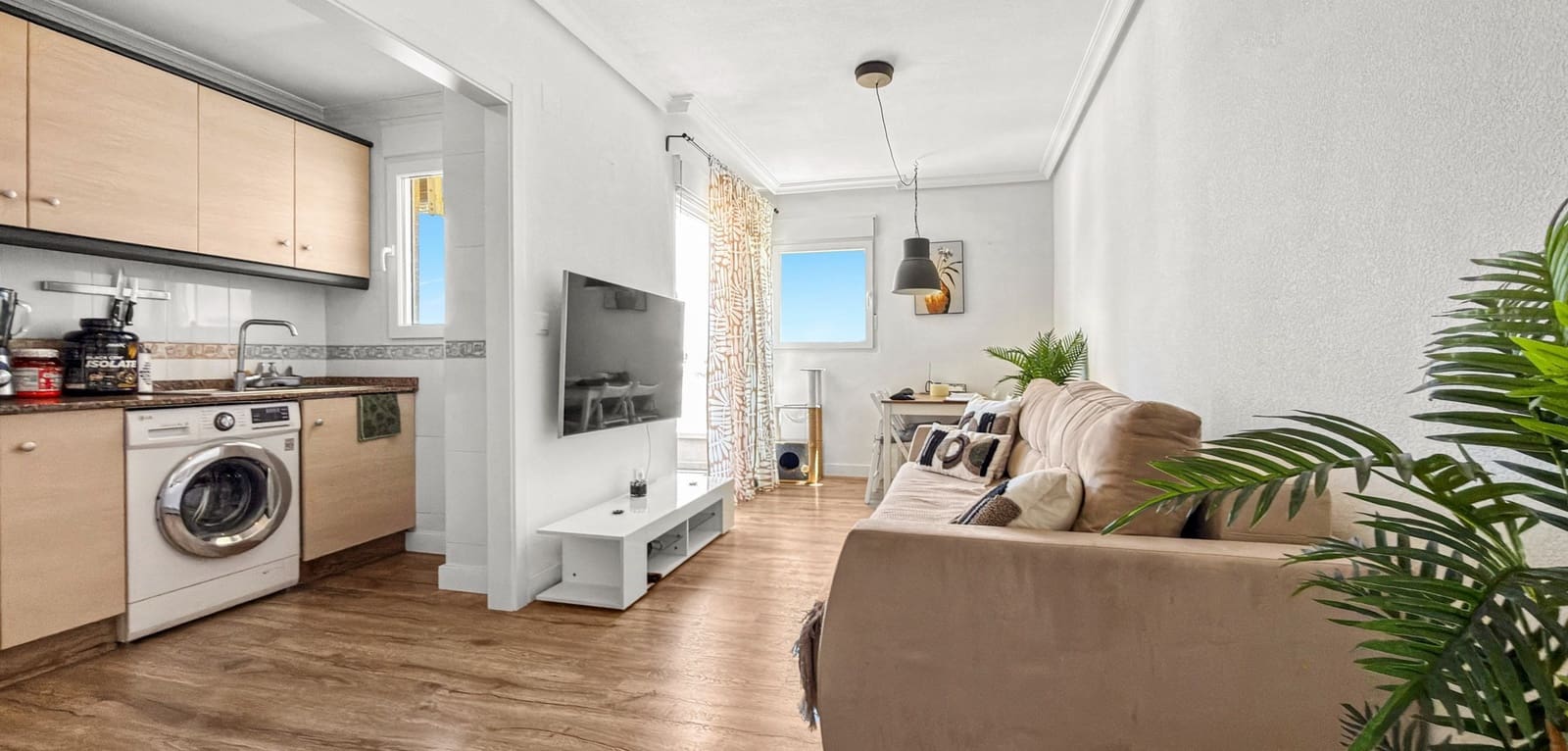 Apartamento de 2 habitaciones en Torrevieja en venta con piscina - 149.000 € (Ref: 9869496)