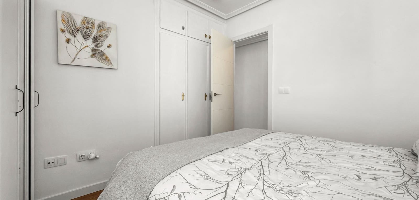 Apartamento de 2 habitaciones en Torrevieja en venta con piscina - 149.000 € (Ref: 9869496)
